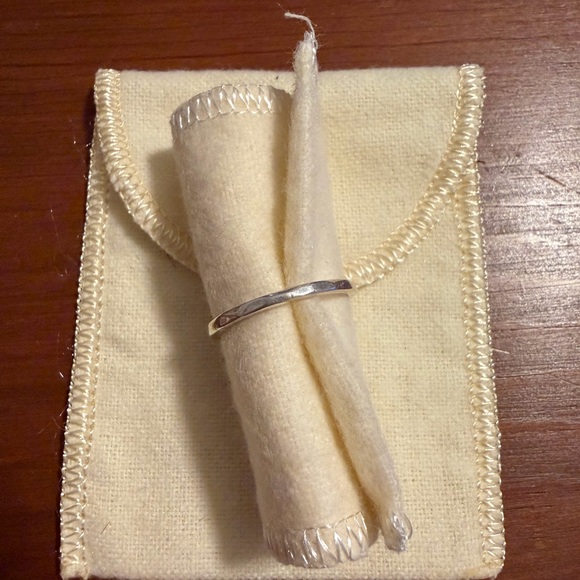 James Avery hammered sterling silver Petite Signet Initial "J" Ring size 6.5 - Picture 2 of 4